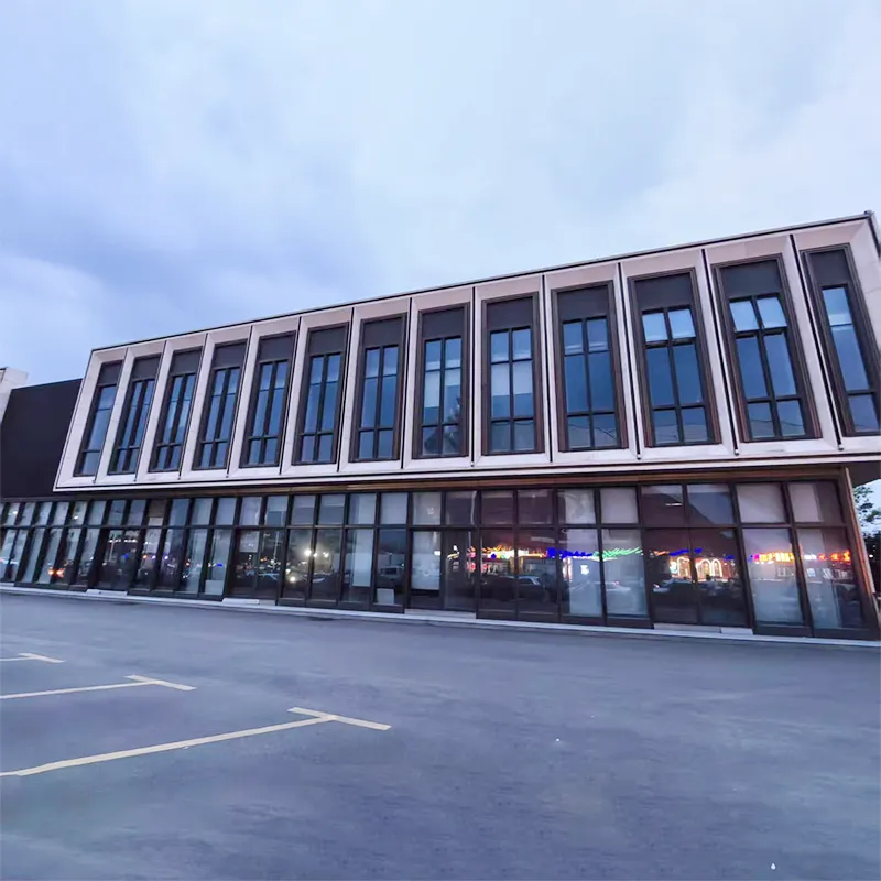 Што е завесно стакло и како може да ги трансформира модерните комерцијални згради