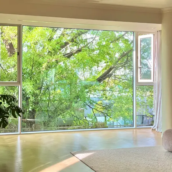 Прозорци од под до таван од алуминиумска легура